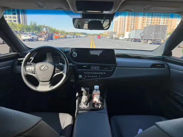 Lexus ES — Фото автомобиля 5