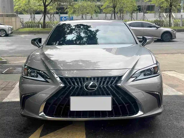 Lexus ES — Фото автомобиля 2