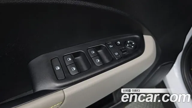 Hyundai Venue — Фото автомобиля 11