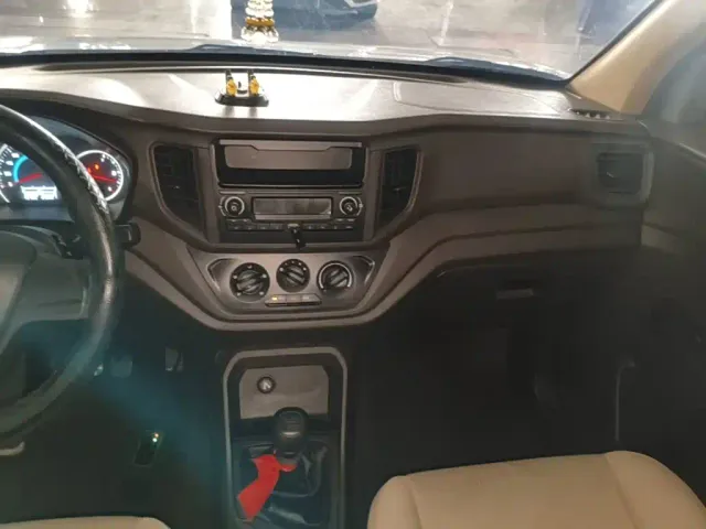 Wuling Hongguang V — Фото автомобиля 12