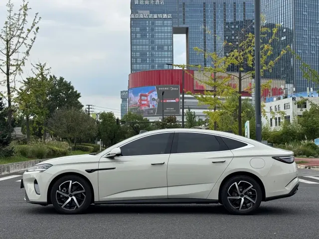 BYD Seal 07 DM-i — Фото автомобиля 17