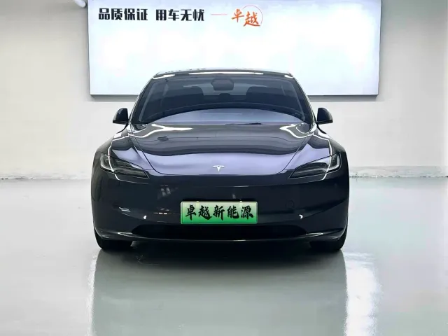 Tesla Model 3 — Фото автомобиля 2