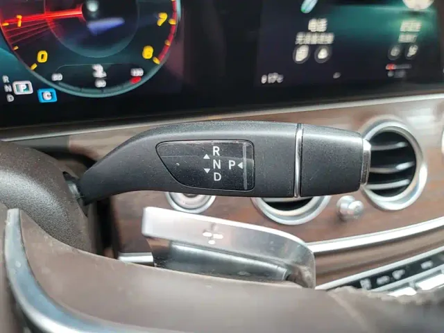 Mercedes-Benz E-Class — Фото автомобиля 13