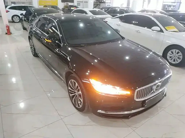 Volvo S90 — Фото автомобиля 3