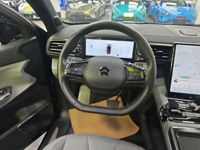 Nio ES8 — Фото автомобиля 10