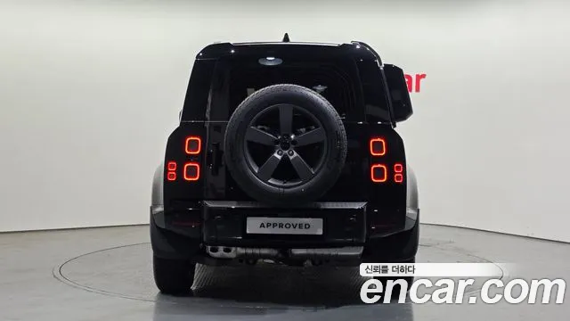Land Rover Defender — Фото автомобиля 6
