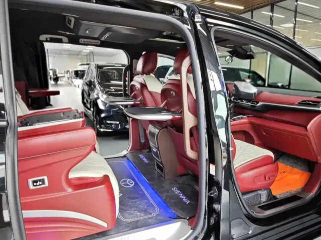 Toyota Sienna — Фото автомобиля 11