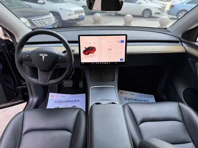 Tesla Model Y — Фото автомобиля 6