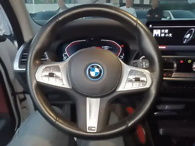 BMW iX3 — Фото автомобиля 10