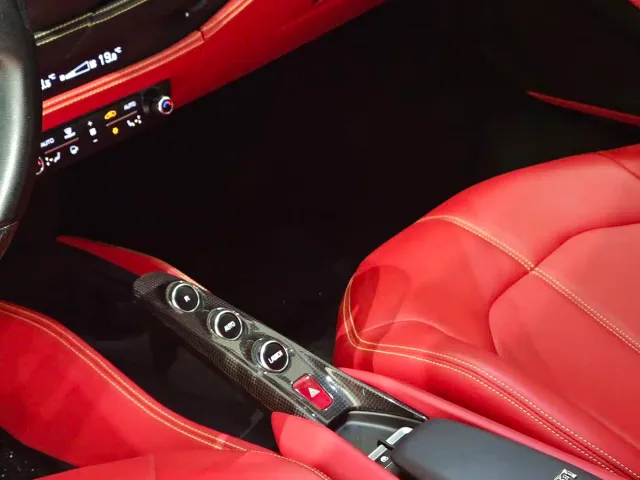 Ferrari F8 — Фото автомобиля 8
