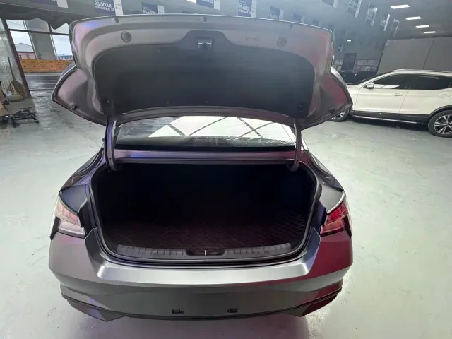 Hyundai Elantra — Фото автомобиля 15