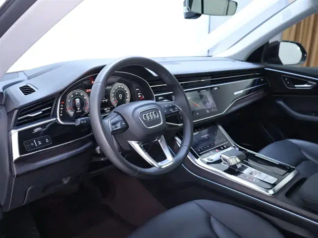 Audi Q8 — Фото автомобиля 11