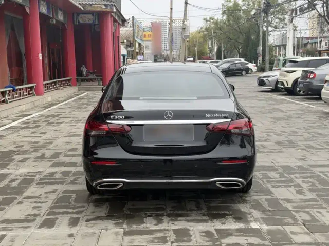 Mercedes-Benz E-Class — Фото автомобиля 5