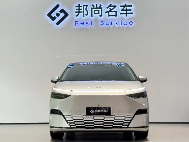 Xpeng X9 — Фото автомобиля 5