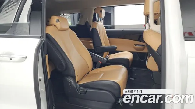 Kia Canival — Фото автомобиля 10