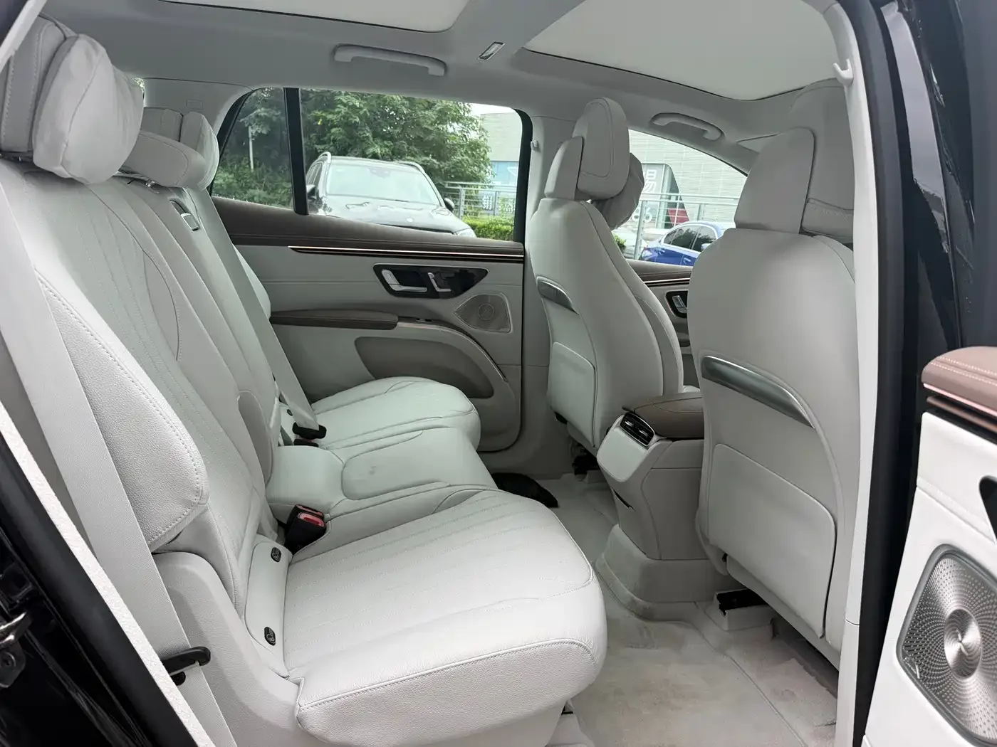 Mercedes-Benz Mercedes-Benz EQS SUV 2025 Model 500 4MATIC — Фото автомобиля 7