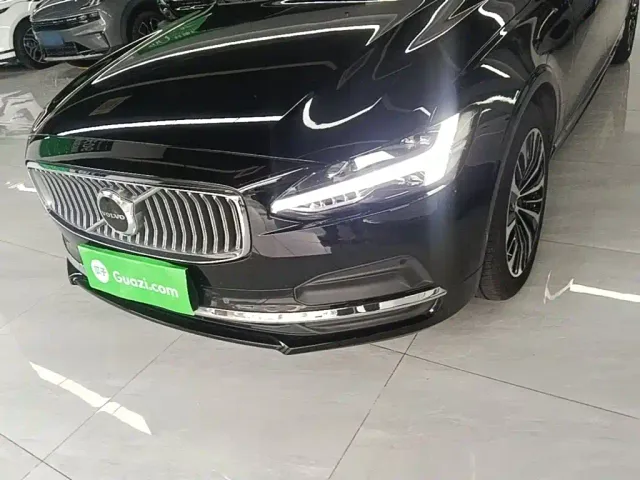 Volvo S90 — Фото автомобиля 23