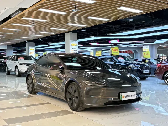 Tesla Model 3 — Фото автомобиля 7