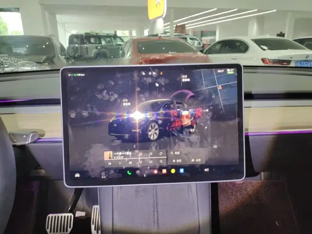Tesla Model Y — Фото автомобиля 12
