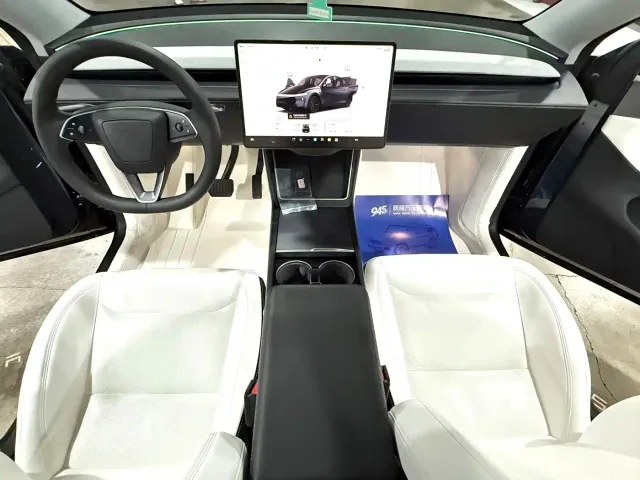 Tesla Model Y — Фото автомобиля 5