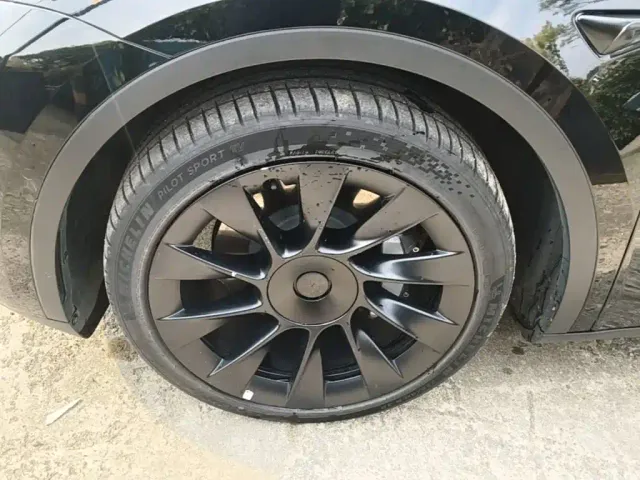Tesla Model Y — Фото автомобиля 22