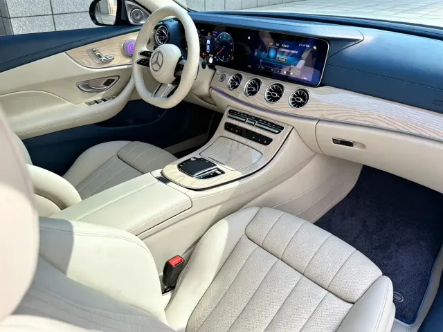 Mercedes-Benz E-Class — Фото автомобиля 11