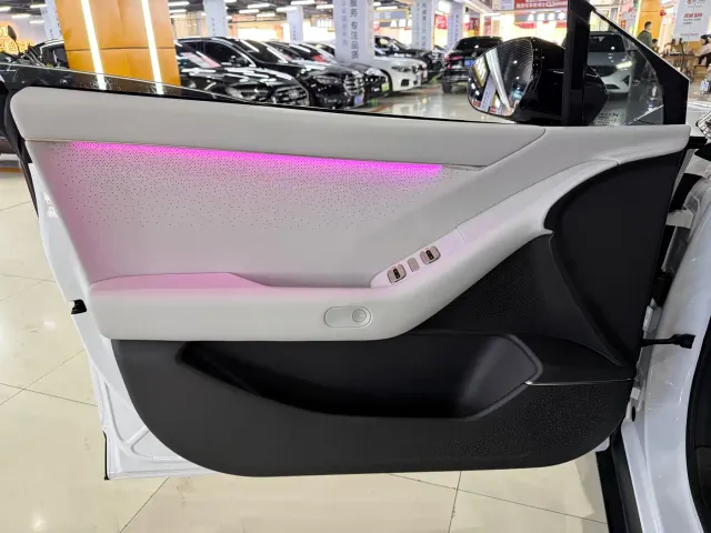 Xpeng P7+ — Фото автомобиля 19
