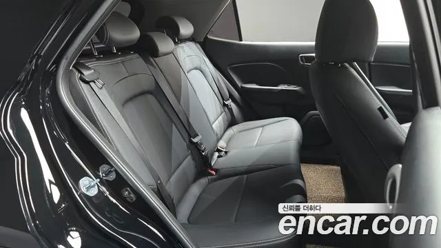 Hyundai Venue — Фото автомобиля 11