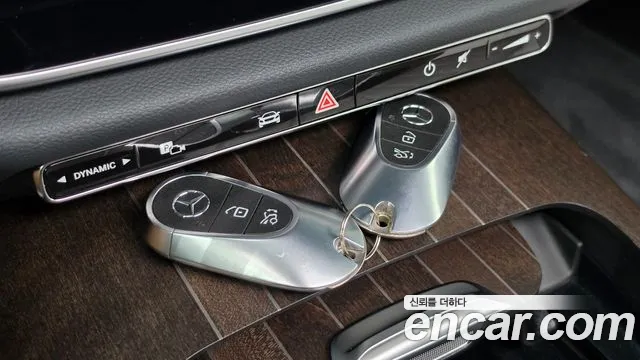 Mercedes-Benz E-Class — Фото автомобиля 25