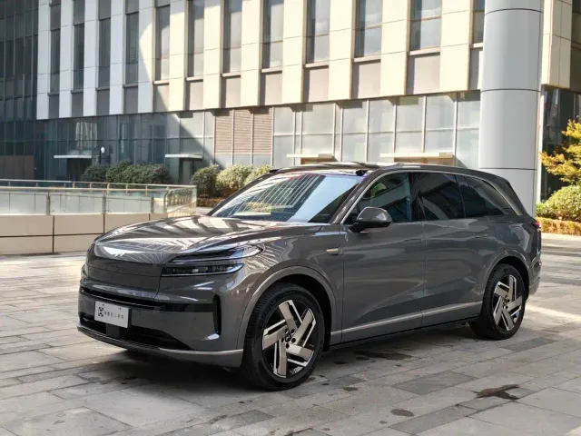Фотография автомобиля — Onvo L90
