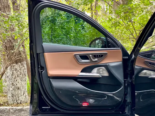 Mercedes-Benz E-Class — Фото автомобиля 21