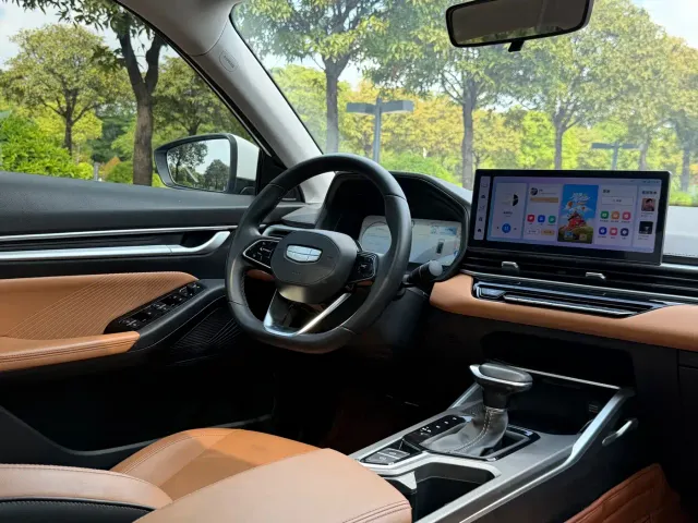 Geely Emgrand — Фото автомобиля 13