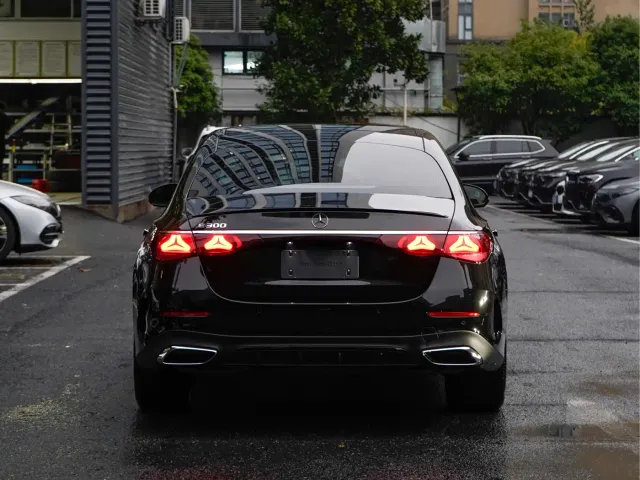 Mercedes-Benz E-Class — Фото автомобиля 6