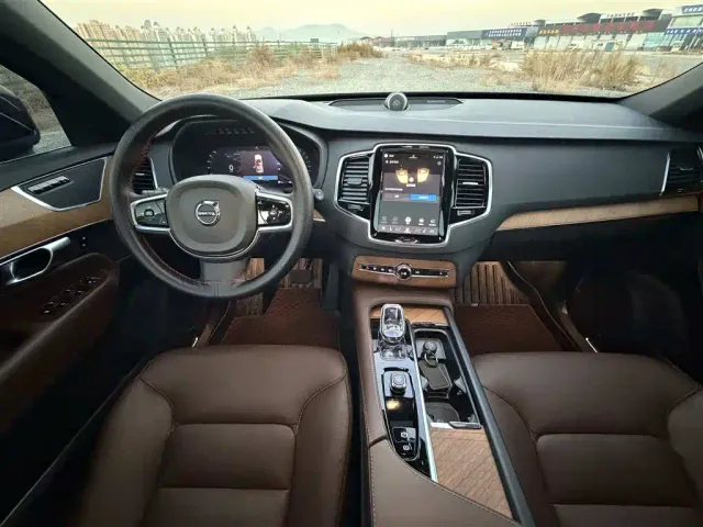 Volvo XC90 — Фото автомобиля 9