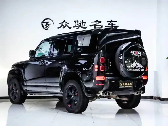 Land Rover Defender — Фото автомобиля 12