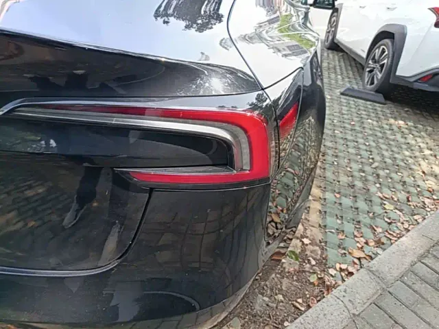 Tesla Model 3 — Фото автомобиля 7