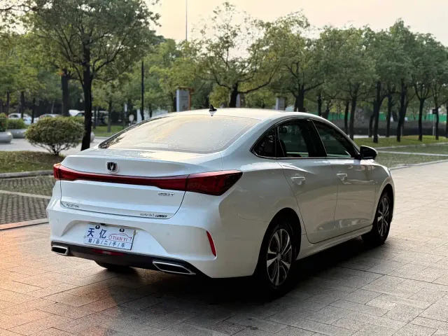Changan Eado — Фото автомобиля 15