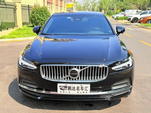 Volvo Volvo S90 2022 B5 Momentum Luxury Edition — Фото автомобиля 2