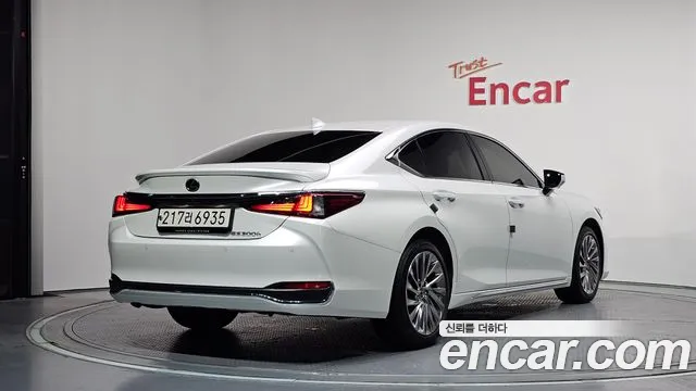 Lexus ES — Фото автомобиля 2