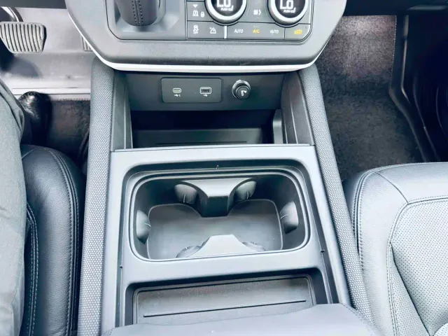Land Rover Defender — Фото автомобиля 12
