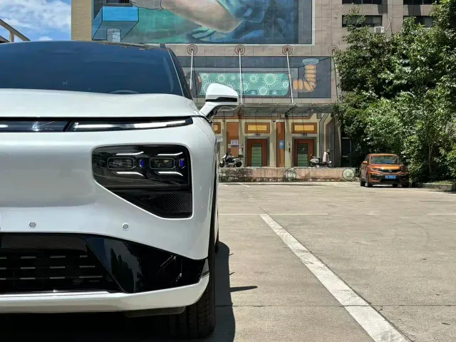 Xpeng G9 — Фото автомобиля 8