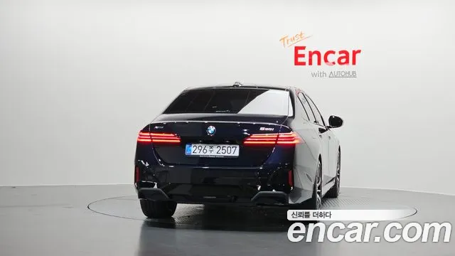 BMW 5-Series 5 серия (G60) 530i xDrive M Sport — Фото автомобиля 3