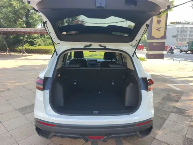 Geely Binyue — Фото автомобиля 18