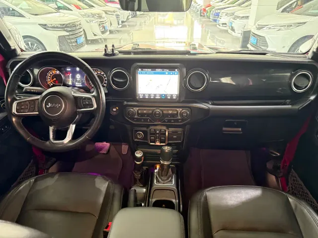 Jeep Wrangler — Фото автомобиля 11