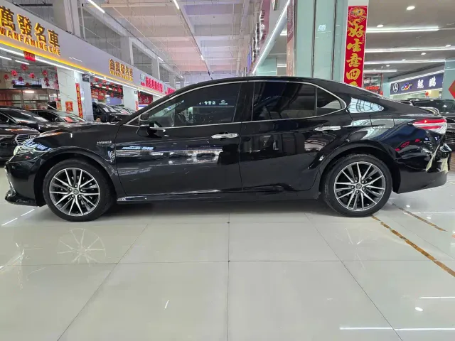 Toyota Camry — Фото автомобиля 3