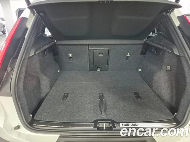 Volvo XC40 — Фото автомобиля 16