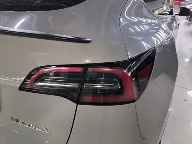 Tesla Model Y — Фото автомобиля 7