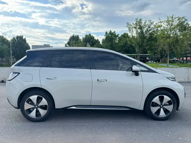 Baojun Cloud — Фото автомобиля 16