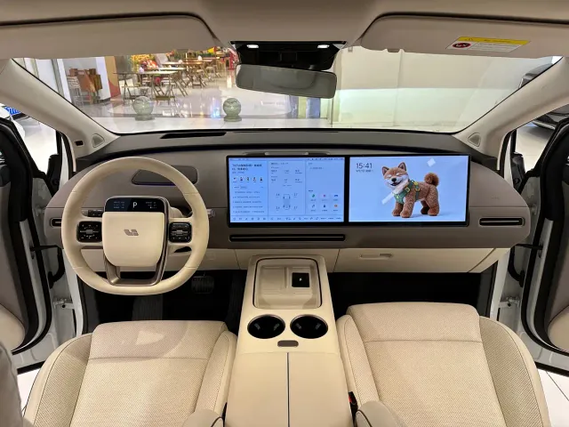 Li Auto i8 — Фото автомобиля 20