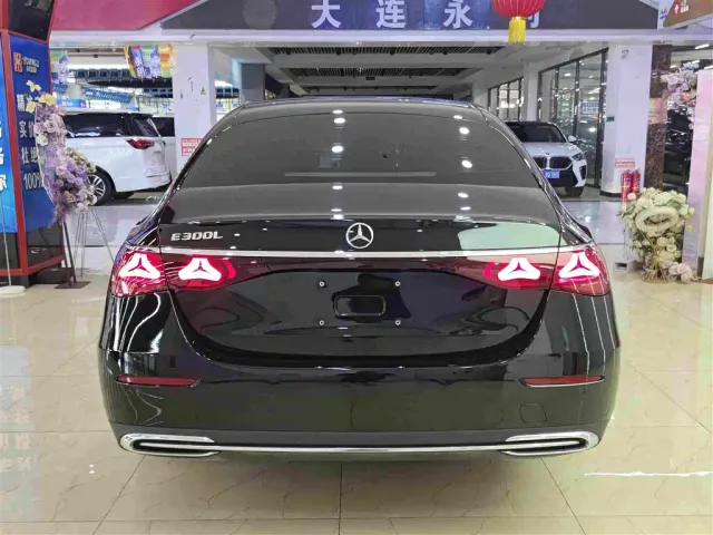 Mercedes-Benz E-Class — Фото автомобиля 5